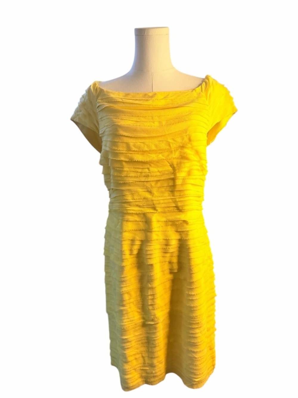 Alice + Olivia Yellow Textured Silk Blend Cocktail Dress Sheath Cap Sleeve